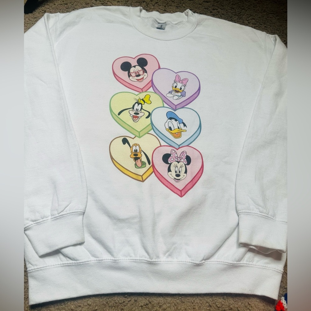 DISNEY FAVORITES MICKEY DAISY GOOFY DONALD PLUTO MINNIE SWEATSHIRT MED
